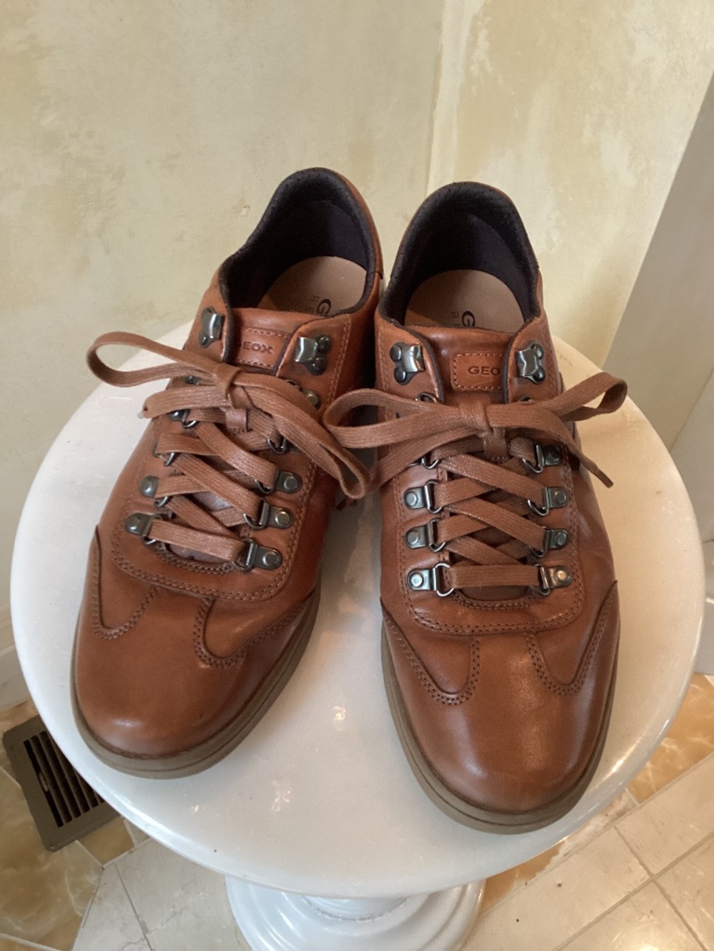 GEOX RESPIRA LEATHER LACE-UP WALKING SHOES - COGNAC BROWN - SIZE 9